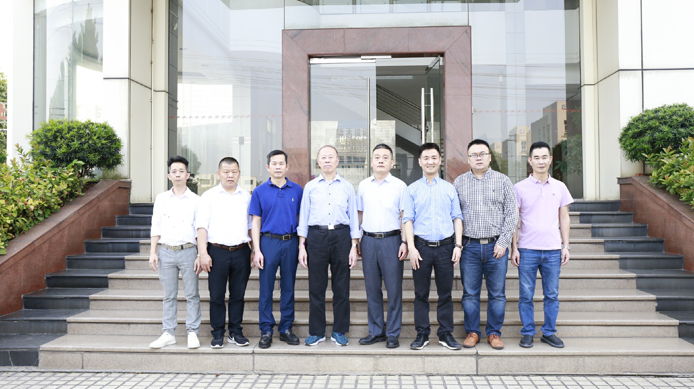 Lv Dongxian, secretary general of China Heat Treatment Industry Association, and his party visited STRONG TECHNOLOGY
